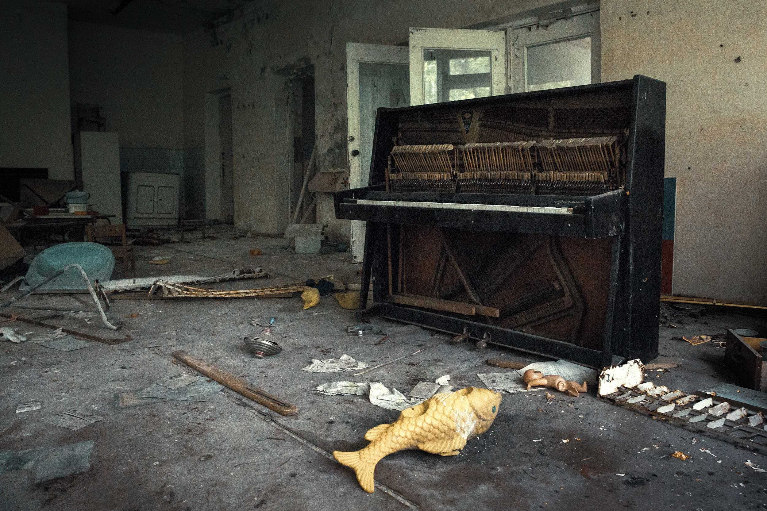 pripyat-chernobyl-2015-piano-fish-001.jpg
