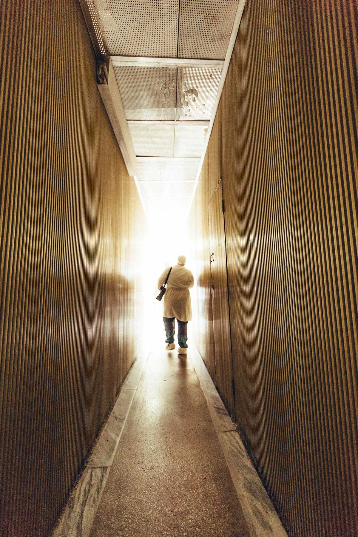 pripyat-chernobyl-golden-corridor-christine-001-01.jpg