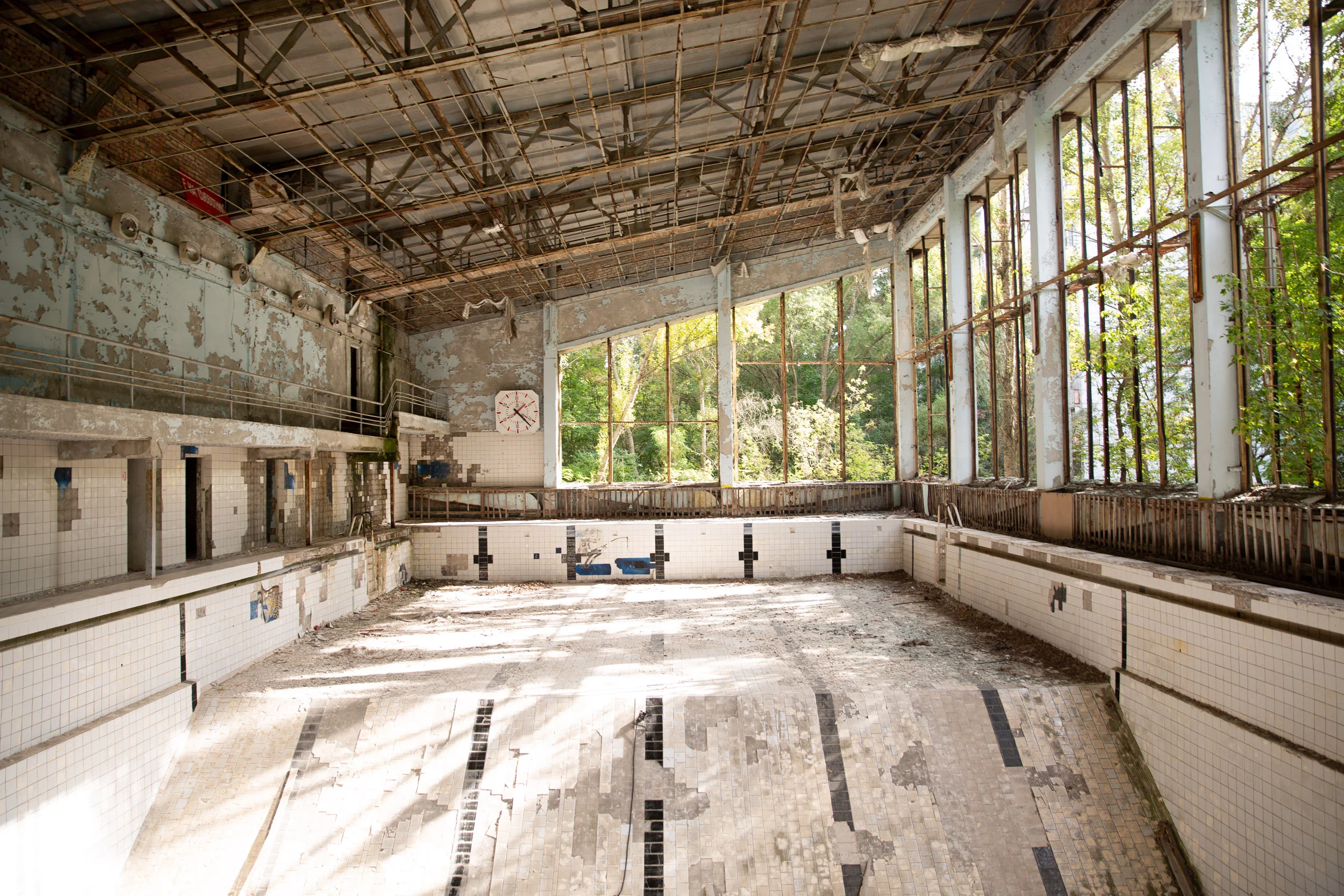 pripyat-chernobyl-azure-swimming-pool-2017-005.jpg