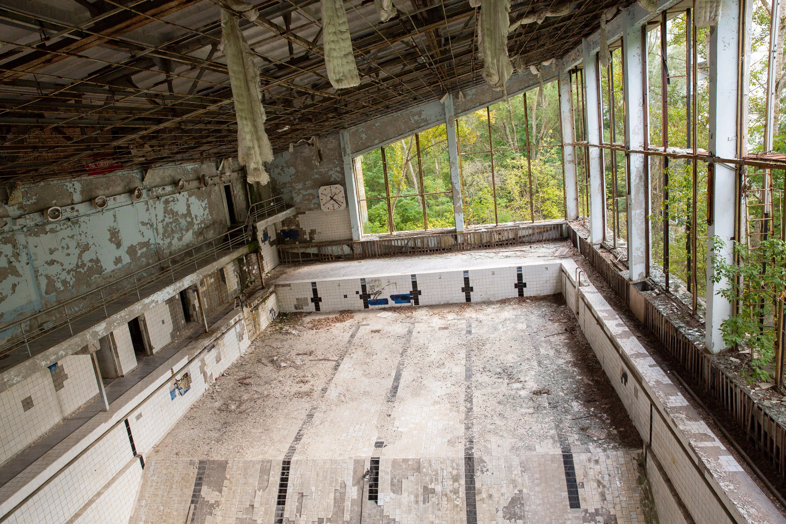 pripyat-chernobyl-azure-swimming-pool-2017-009.jpg