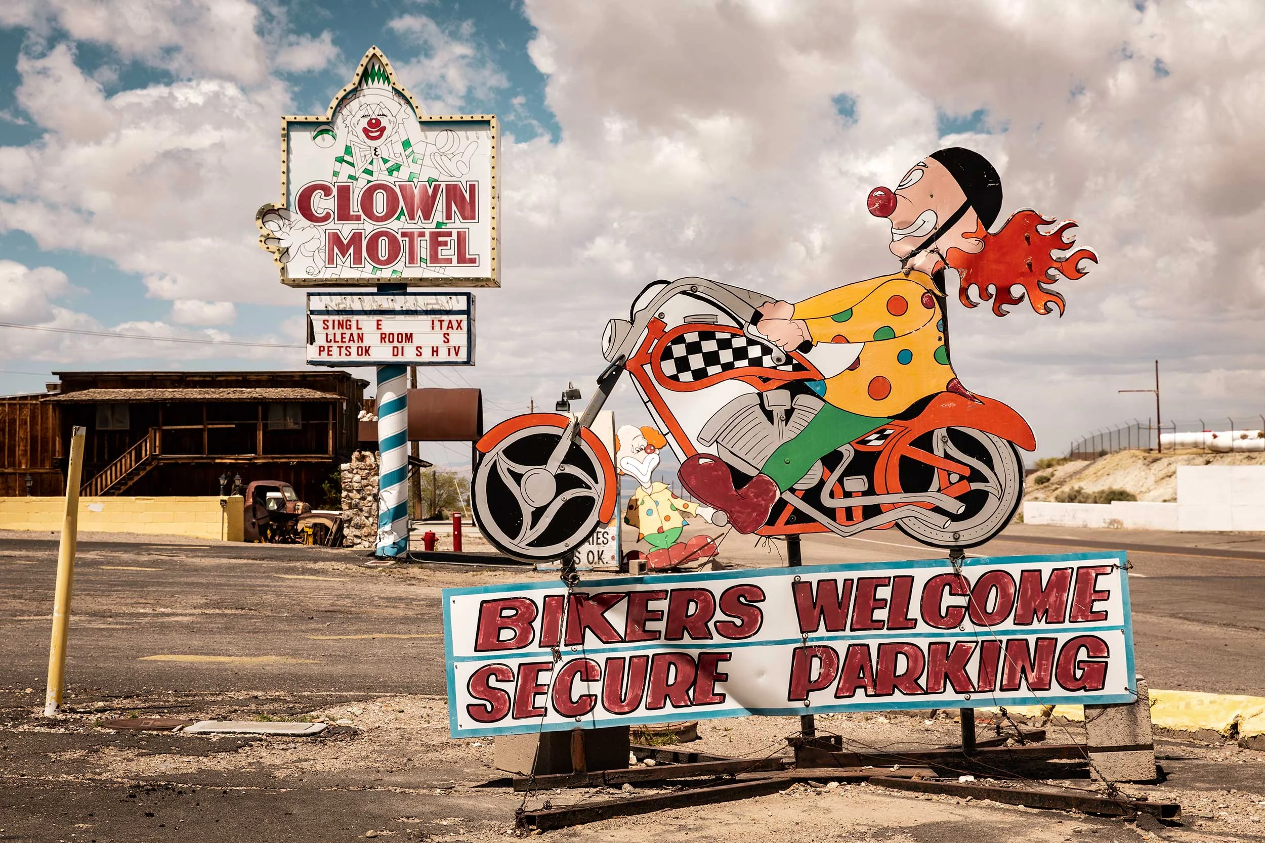 usa-clown-motel-glenn-meling-007.jpg