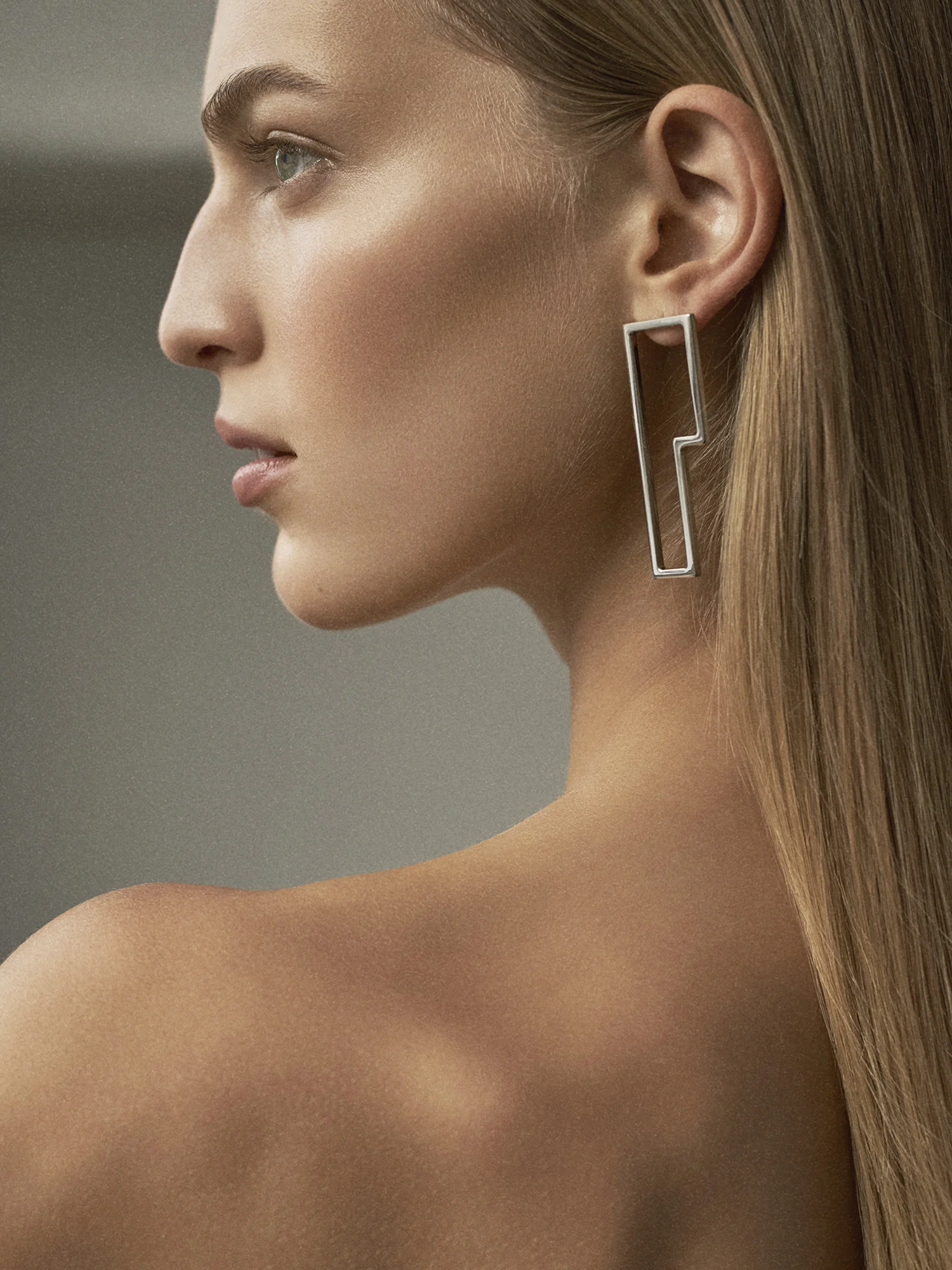 Vanessa Axente by Zoltan Tombor