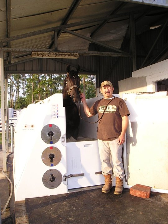 Oscar Lopez with Cat Five Storm in the Equine Spa at Delta Downs