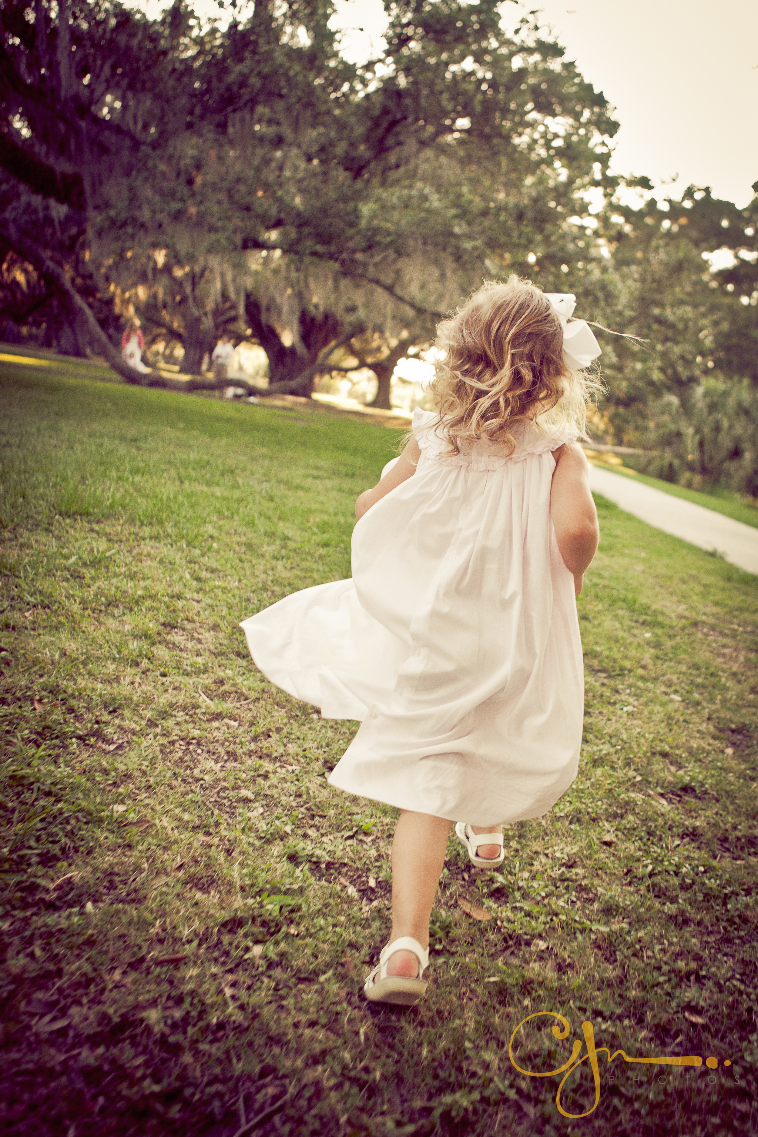 cjnphotos_innocence_children_running.jpg