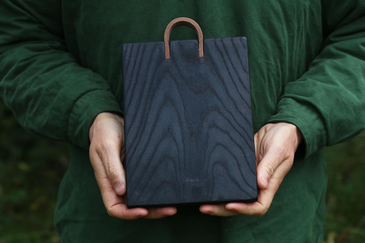 These new Little choppers are going down well. Thanks for all the pre-orders. I have a few left of my website ready to send by the 20th of November. We think they make perfect christmas presents. 

#kitchenware #servingboard #artisanmade #madeindevon