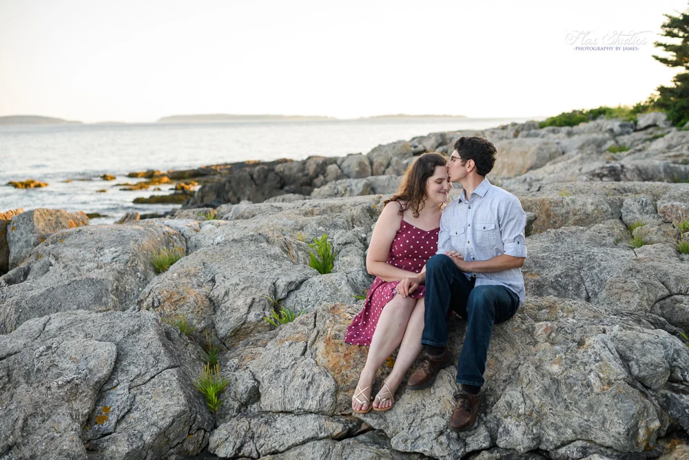 Marshall Point Lighthouse Engagement Photos-11.jpg
