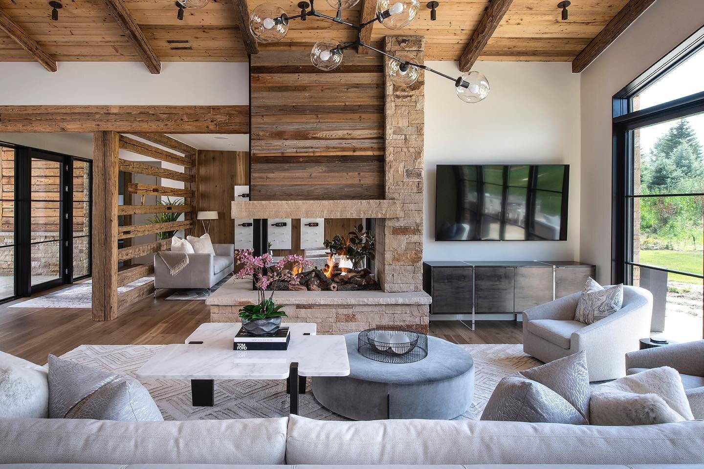 Beautiful usage of salvage wood in this rustic yet modern mountain home in Colorado shooting with @vailcustom and featuring an incredible collection from the ultimate curators of wood @arrigoniwoods  @fujifilmx_us #gfx100