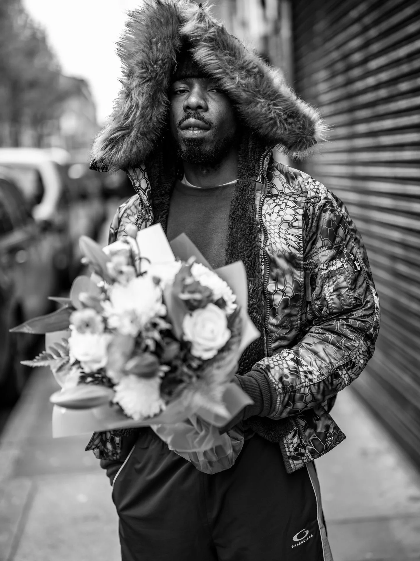 Some of my favourites from recent street photography.
Starting with one of the best.
A mix of contrasts, sharp edge and soft details, attitude and flowers in the same frame. One of those moments that just works.

#streetphotography #streetportrait #l