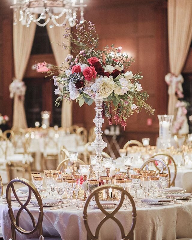 What a beautiful table scape created by Traci Chandler with Oh Sugar Events and her creative vendor team. The ballroom at Villa Siena in Gilbert was perfect for Martha and Wally to celebrate their marriage with family and friends after they spontaneo