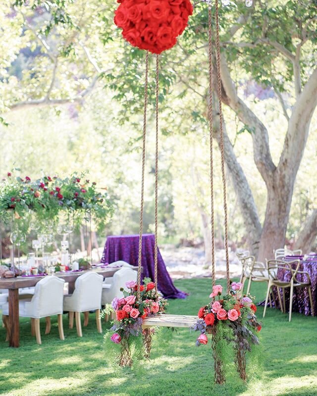 What a whimsical and elegant back yard wedding. This adorable tree swing that was made for guests to enjoy was such a fun touch for @cameroneparkermcculloch backyard wedding nestled along Oak Creek in Sedona. We couldn't imagine a more perfect touch 