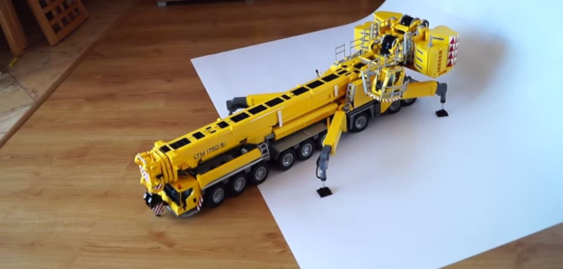Incredibly Awesome Working 18-Wheel Lego Crane! — Construction Junkie
