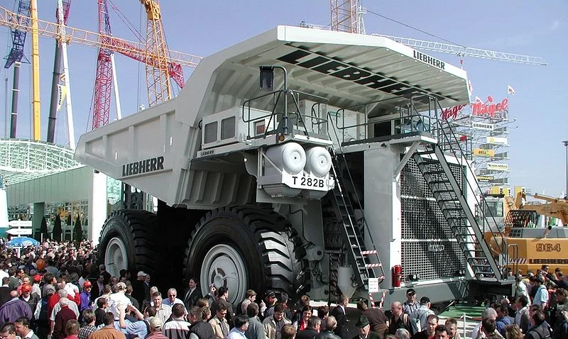 biggest dump truck in the world 2021