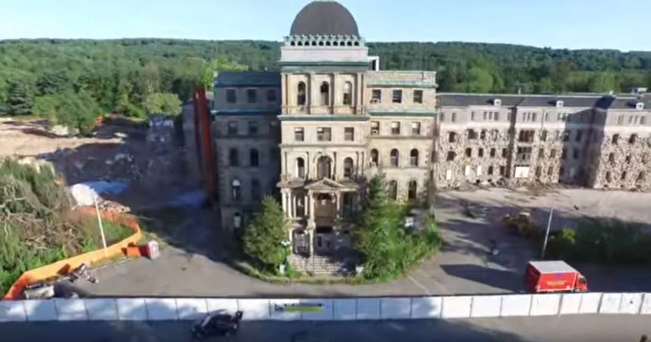 VIDEO: Pistons' onetime home, the Palace of Auburn Hills, torn down