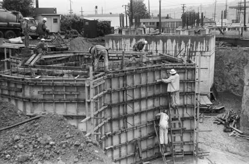 Creating_framework_for_Space_Needle_foundation_ca_May_1961.jpg