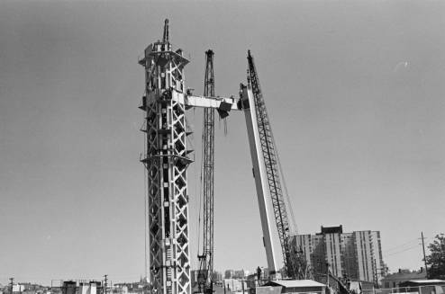 Placing_first_Space_Needle_leg_and_crosstie_in_place_ca_July_19_1961.jpg