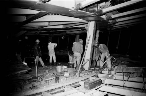 Workers_pouring_concrete_floor_in_Space_Needle_restaurant_ca_December_21_1961.jpg