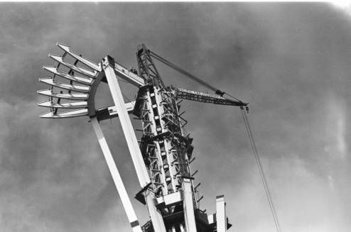 Space_Needle_under_construction_ca_October_1961.jpg