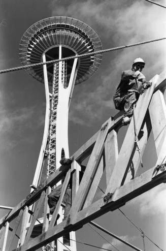 Workers_below_Space_Needle_ca_December_21_1961.jpg