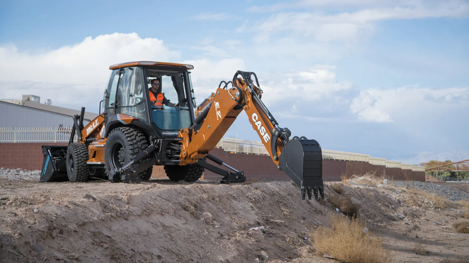 Industry’s First Fully Electric Backhoe Loader Unveiled at CONEXPO-CON ...