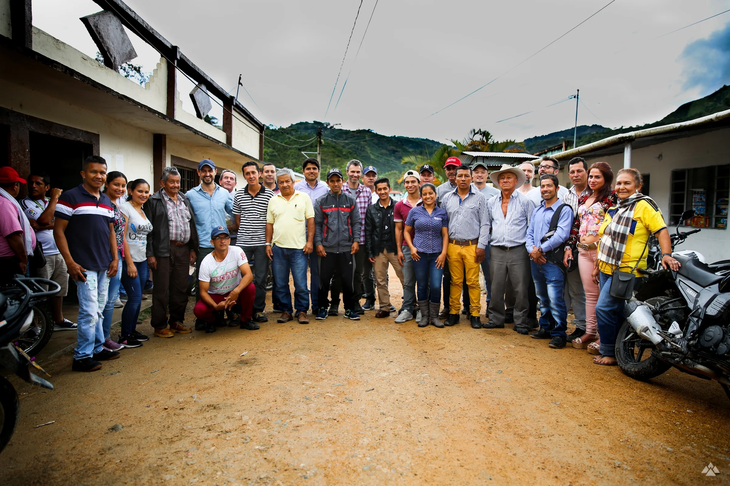 Producers and roasters from the Red Associations, outside the El Carmen Community Hub, November 2018