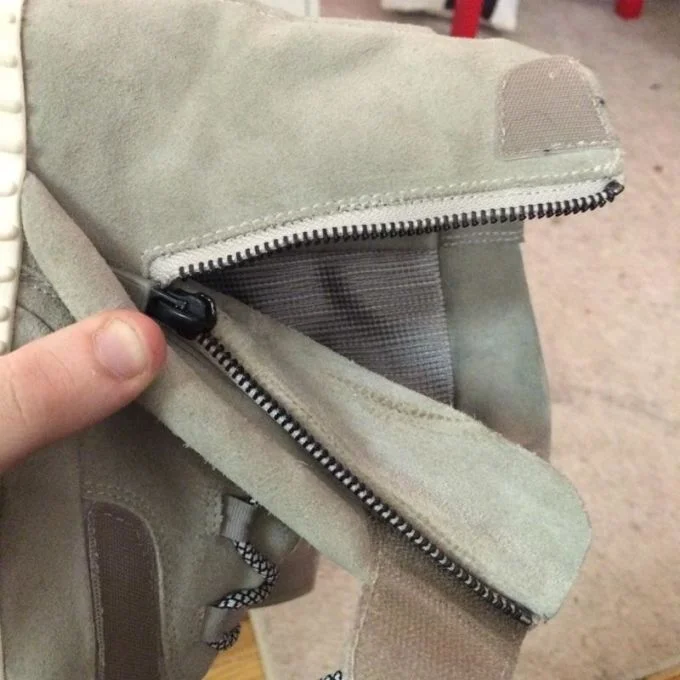 yeezy 750 zipper