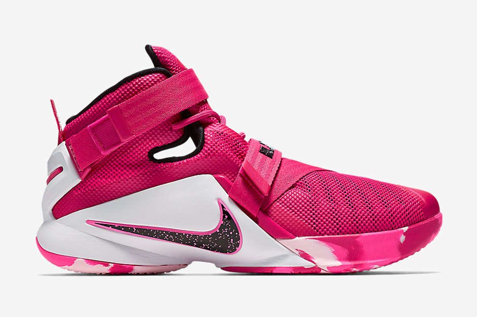 lebron james pink breast cancer shoes