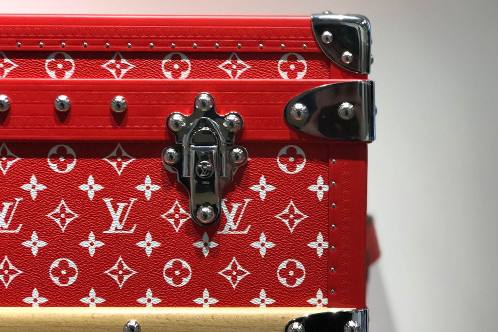 Louis Vuitton x Supreme Autumn-Winter 2017 Dice KeyChain "Red /  Silver"