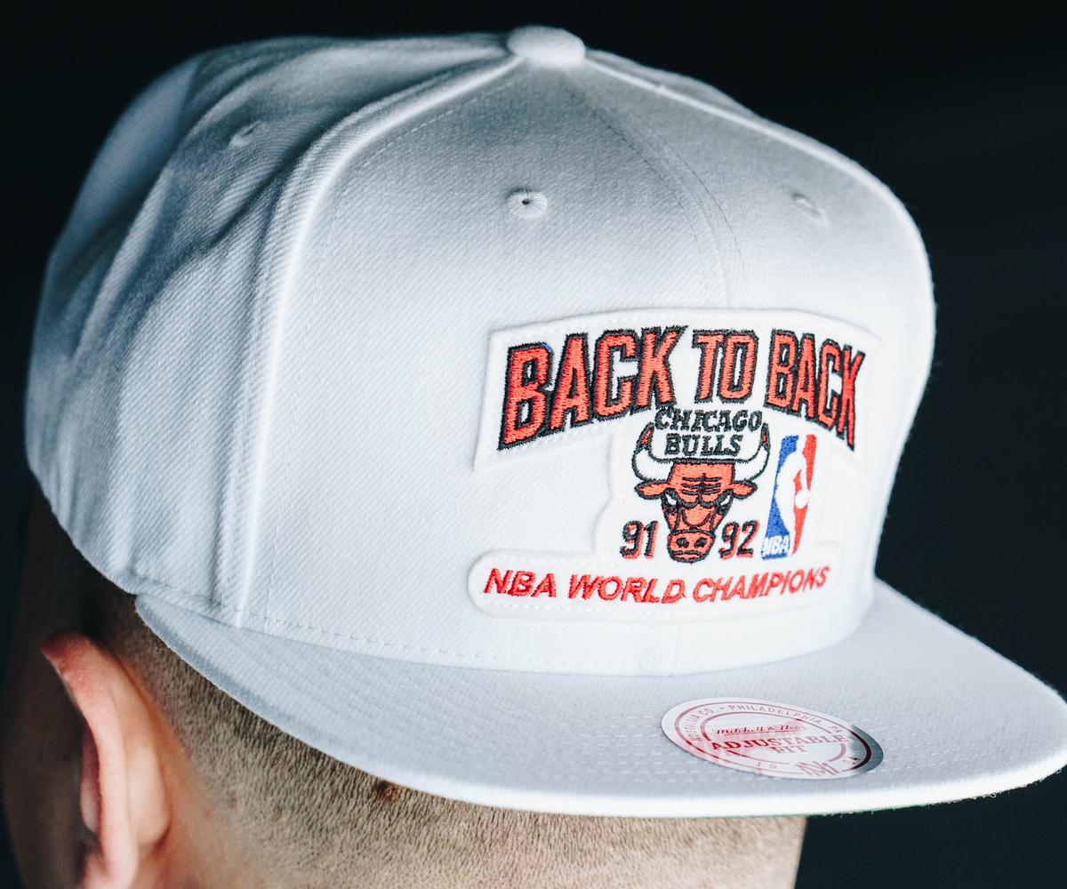 Mitchell & Ness – TROPHY ROOM STORE