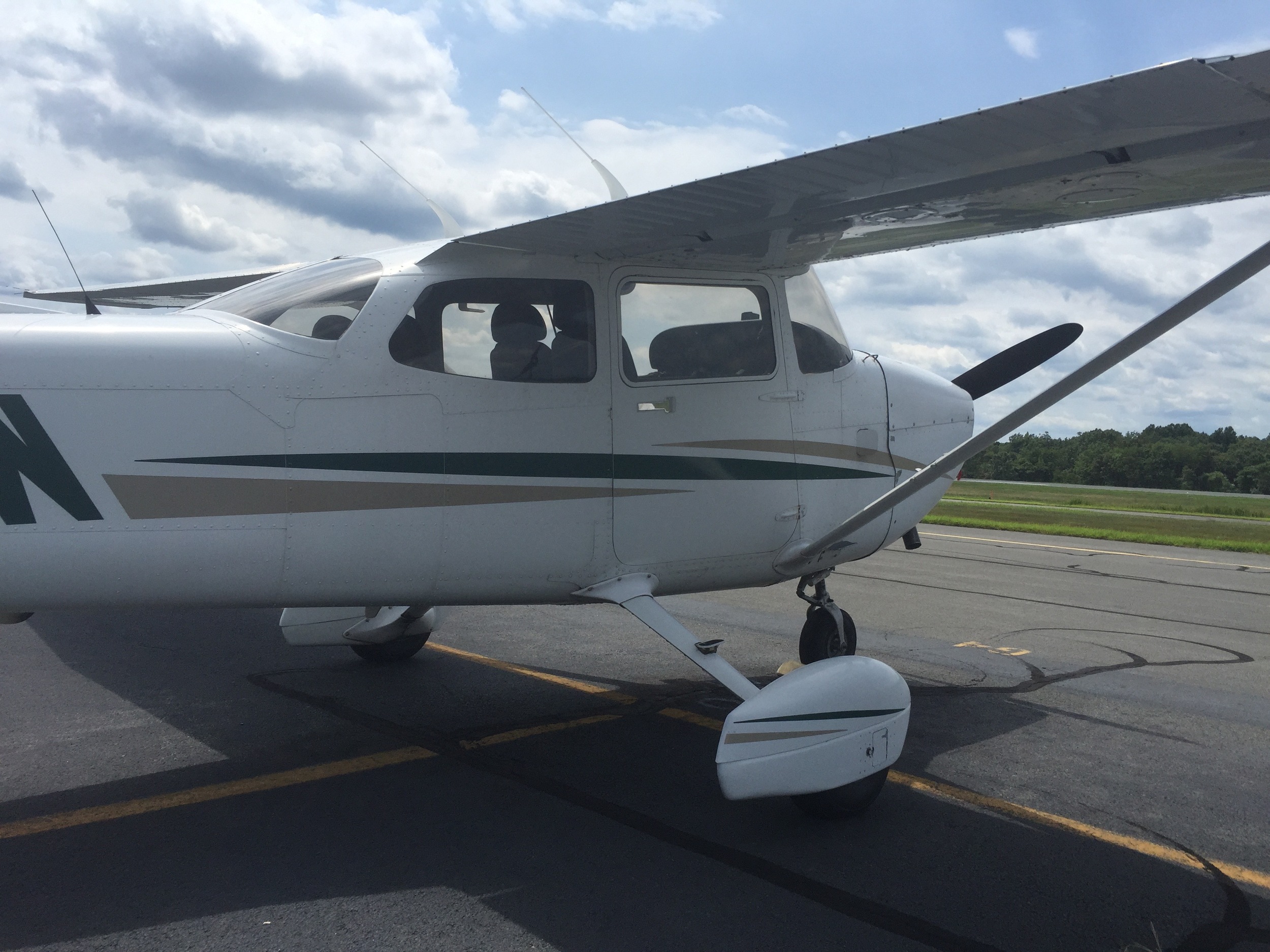The class Cessna 172... nearly rattled itself apart in the air, making for a visceral and memorable experience. 