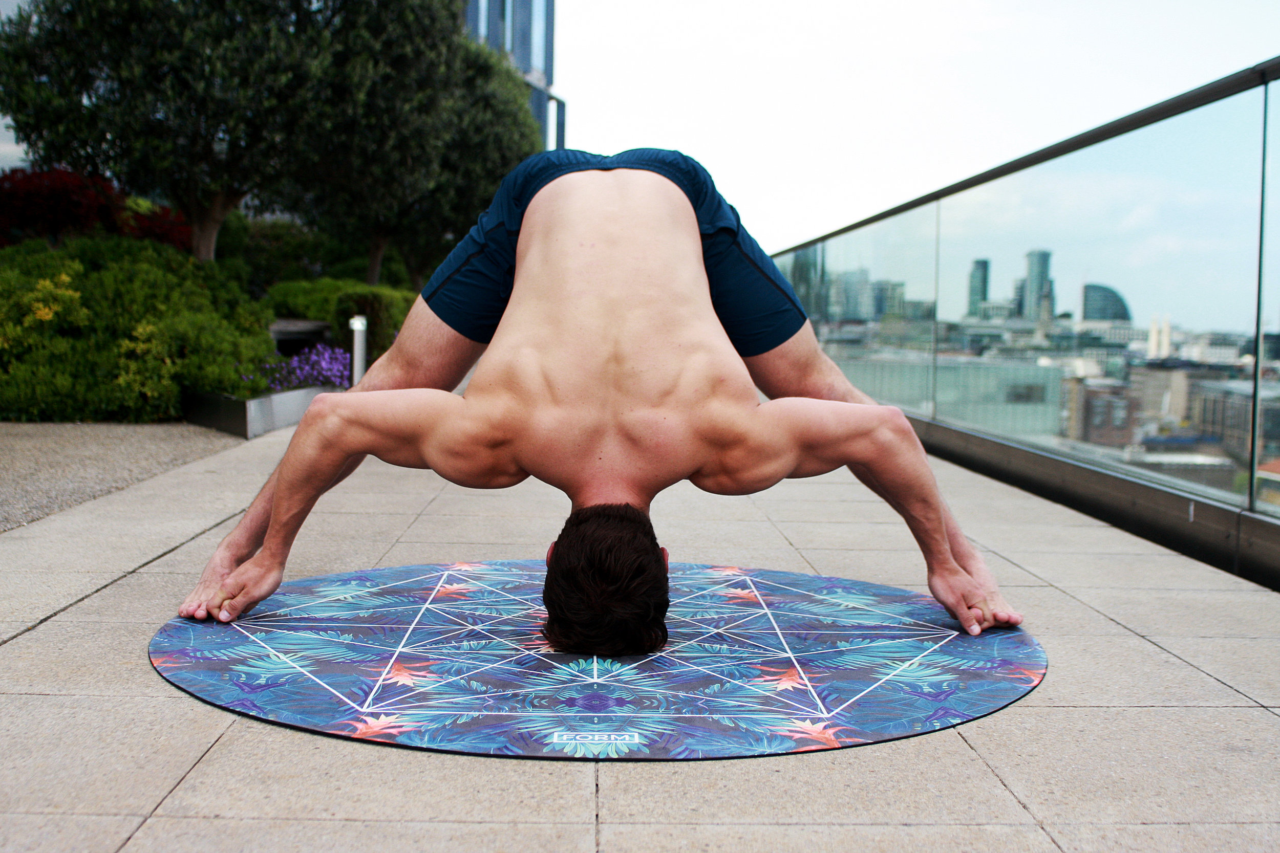 Elon Musk meditates… This MUST be the answer to a happy, successful, fulfilling life.