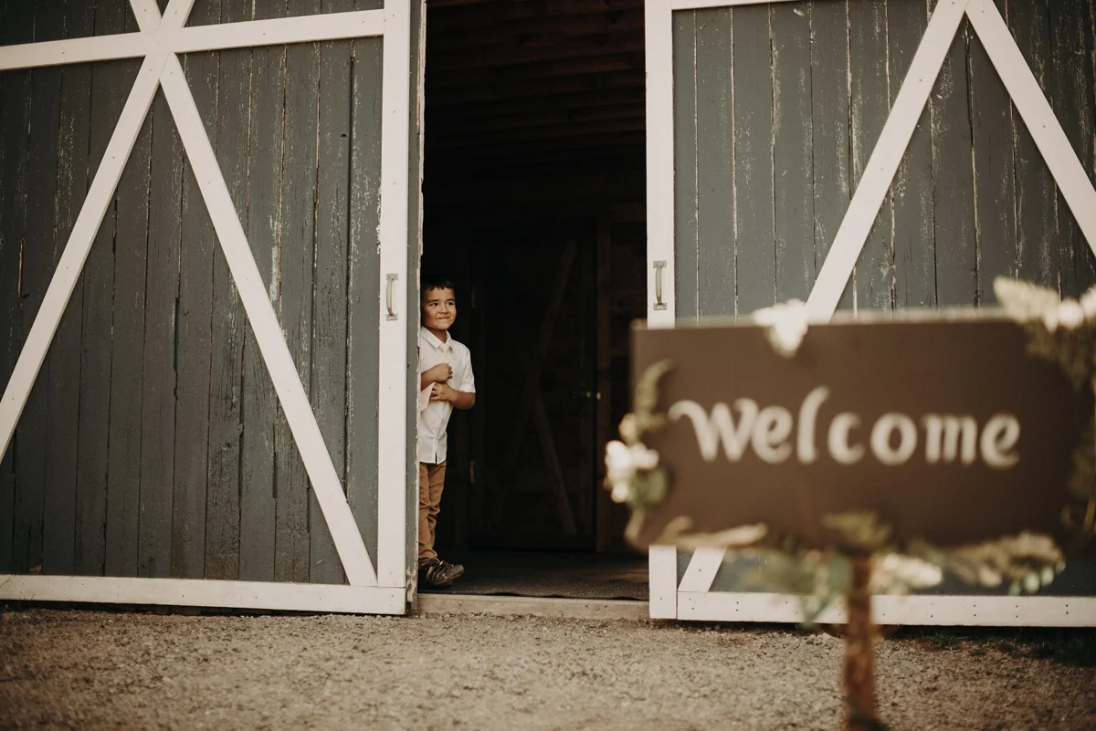 BloomLakeBarnWedding_5.jpg