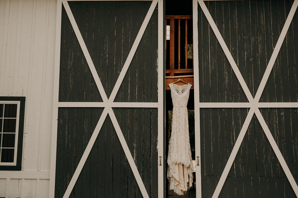 BloomLakeBarnWedding_7.jpg