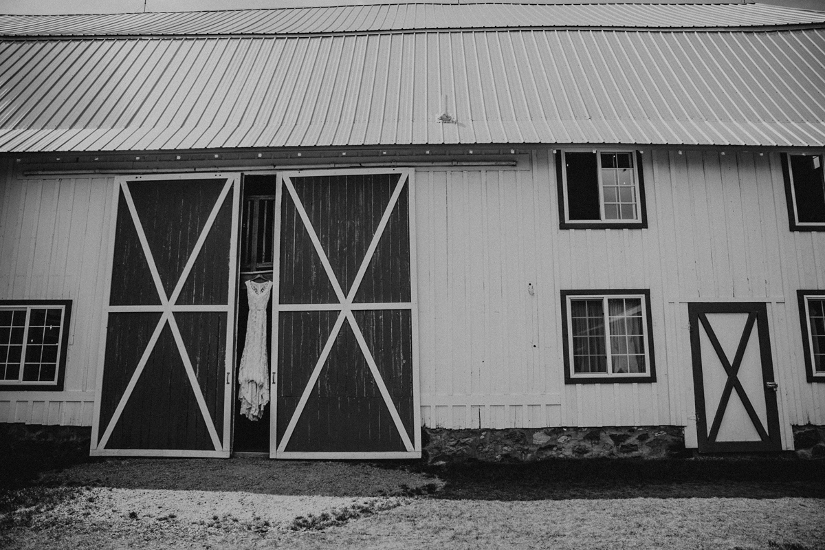 BloomLakeBarnWedding_8.jpg