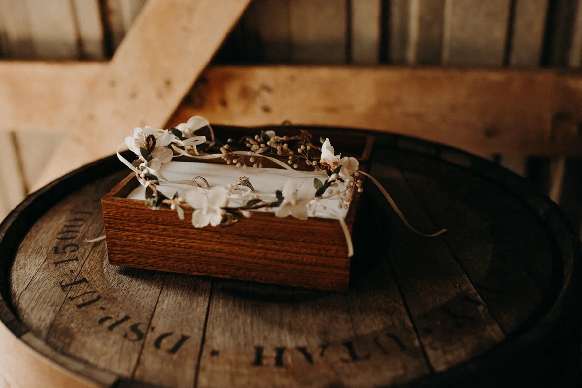 BloomLakeBarnWedding_12.jpg
