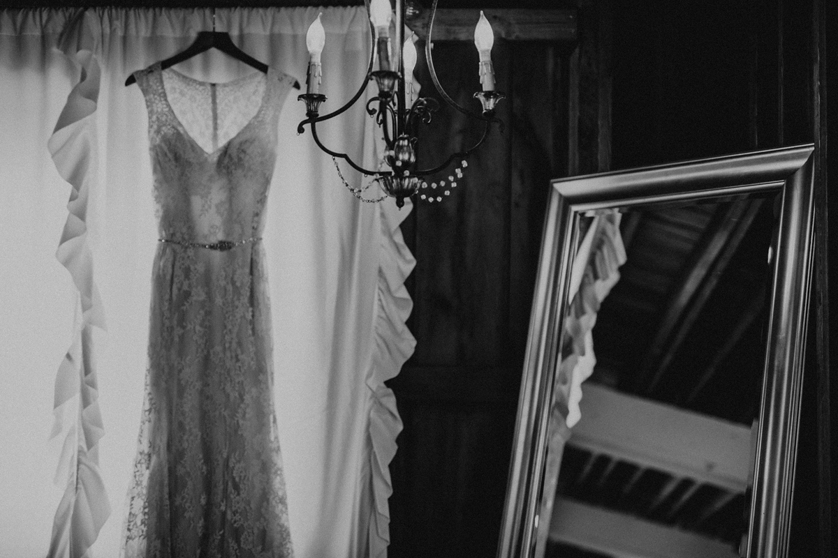 BloomLakeBarnWedding_15.jpg
