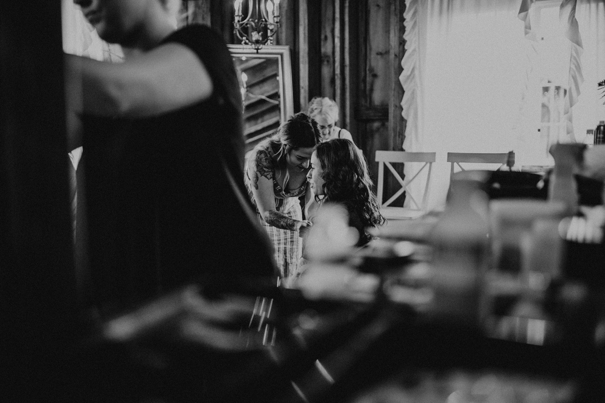BloomLakeBarnWedding_23.jpg