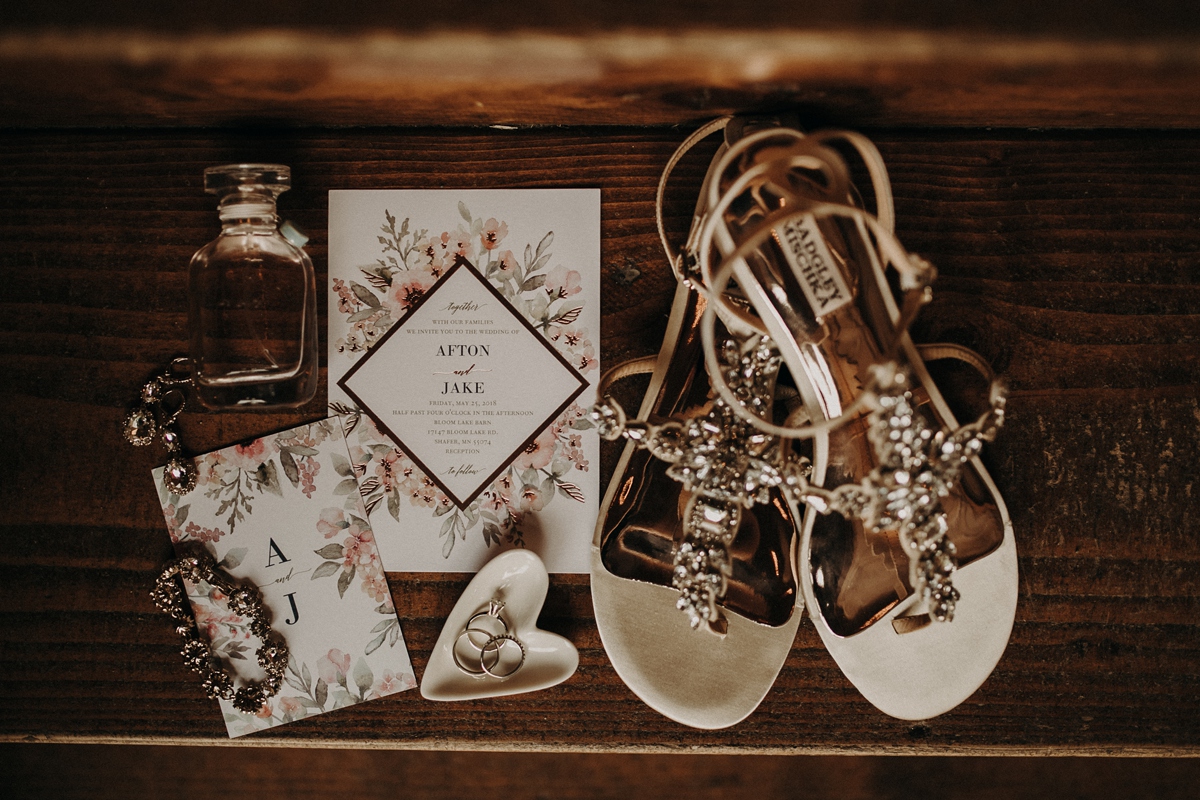 BloomLakeBarnWedding_10.jpg