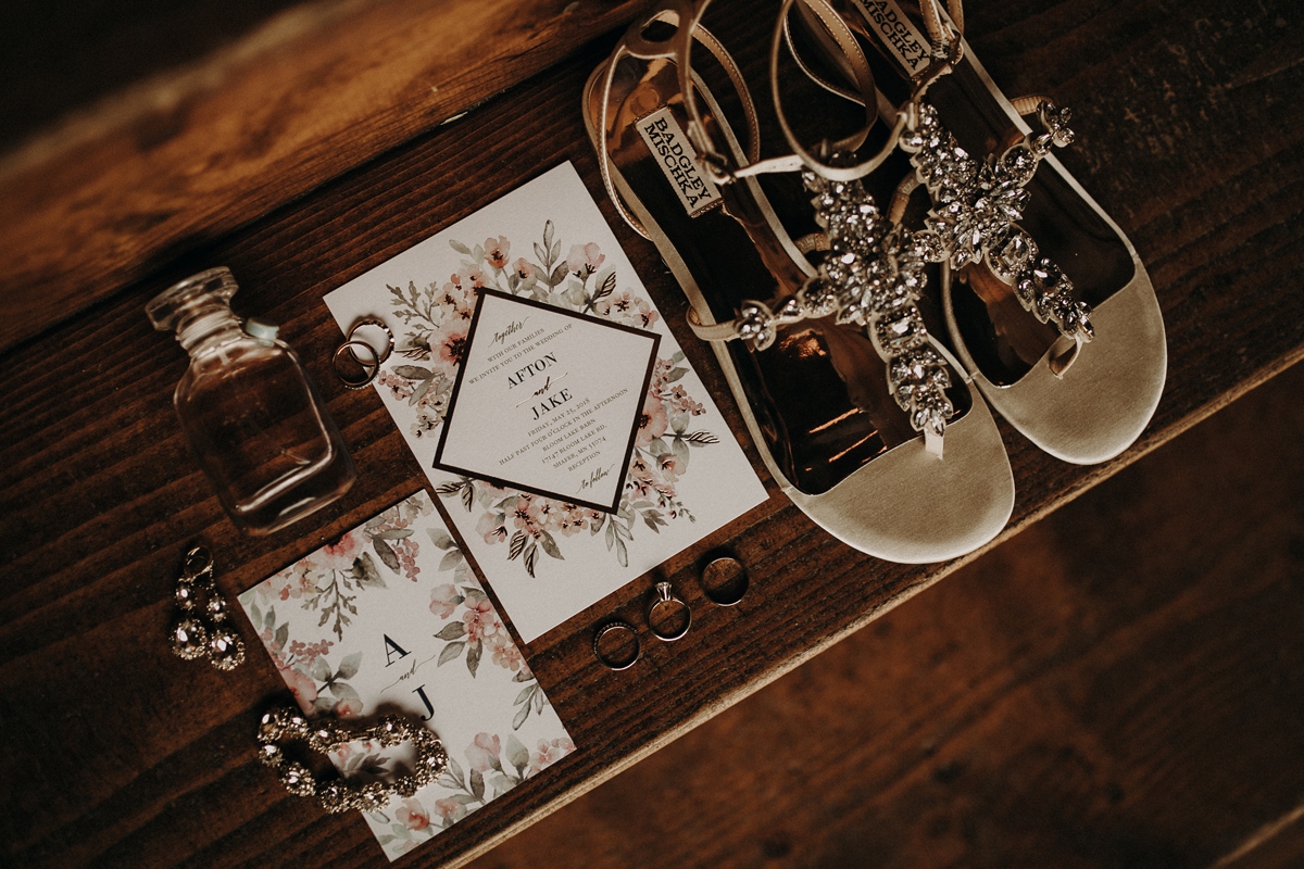 BloomLakeBarnWedding_9.jpg
