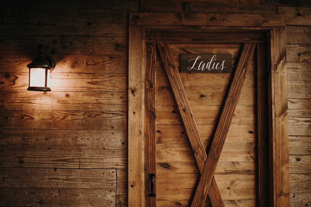 BloomLakeBarnWedding_15.jpg