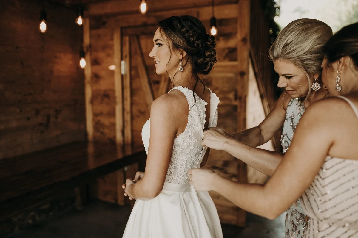 BloomLakeBarnWedding_39.jpg