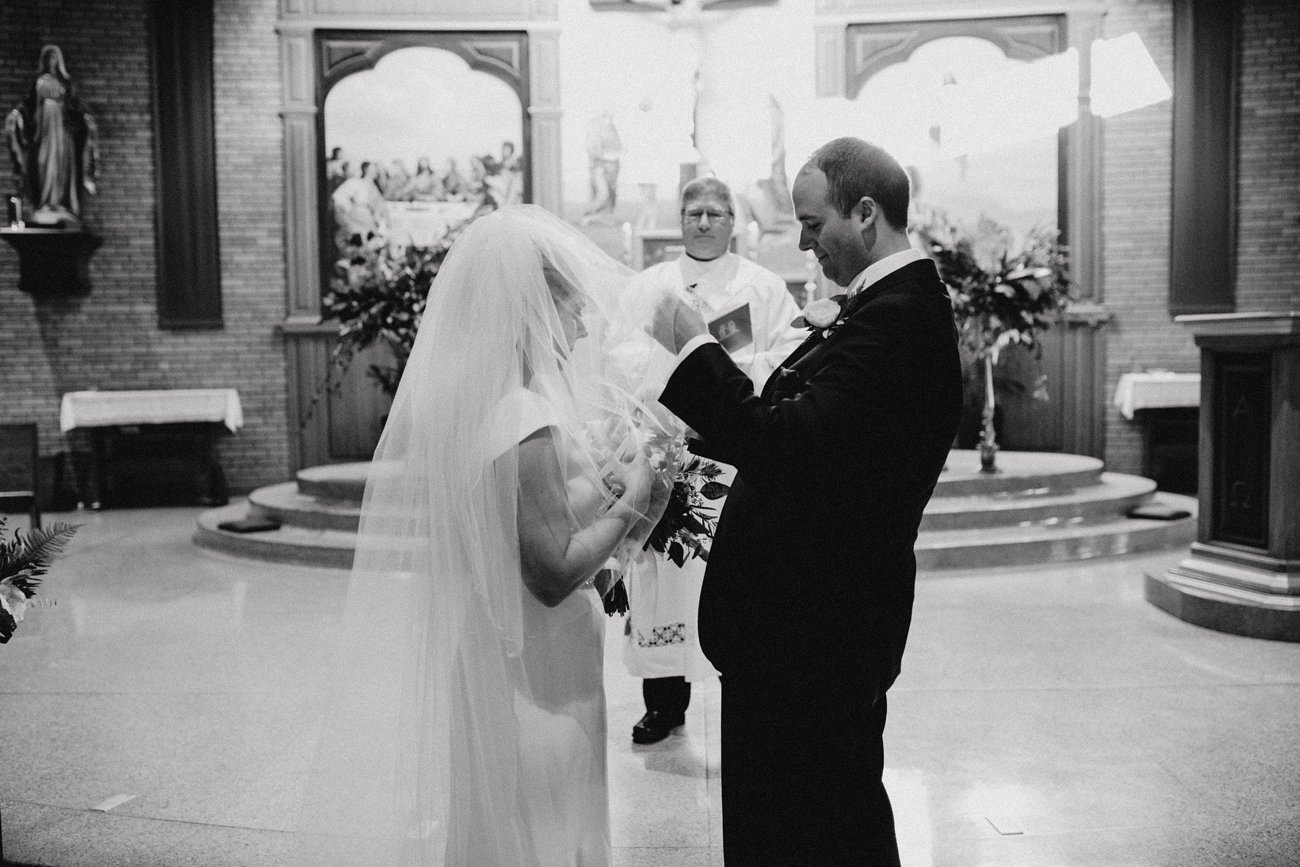 KitchiGammiClubDuluthWedding_116.jpg