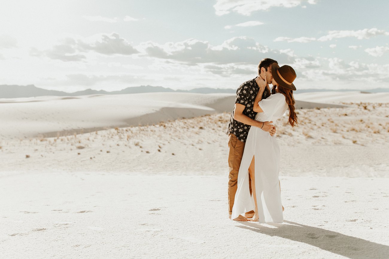 WhiteSandDunesEngagement_3.jpg