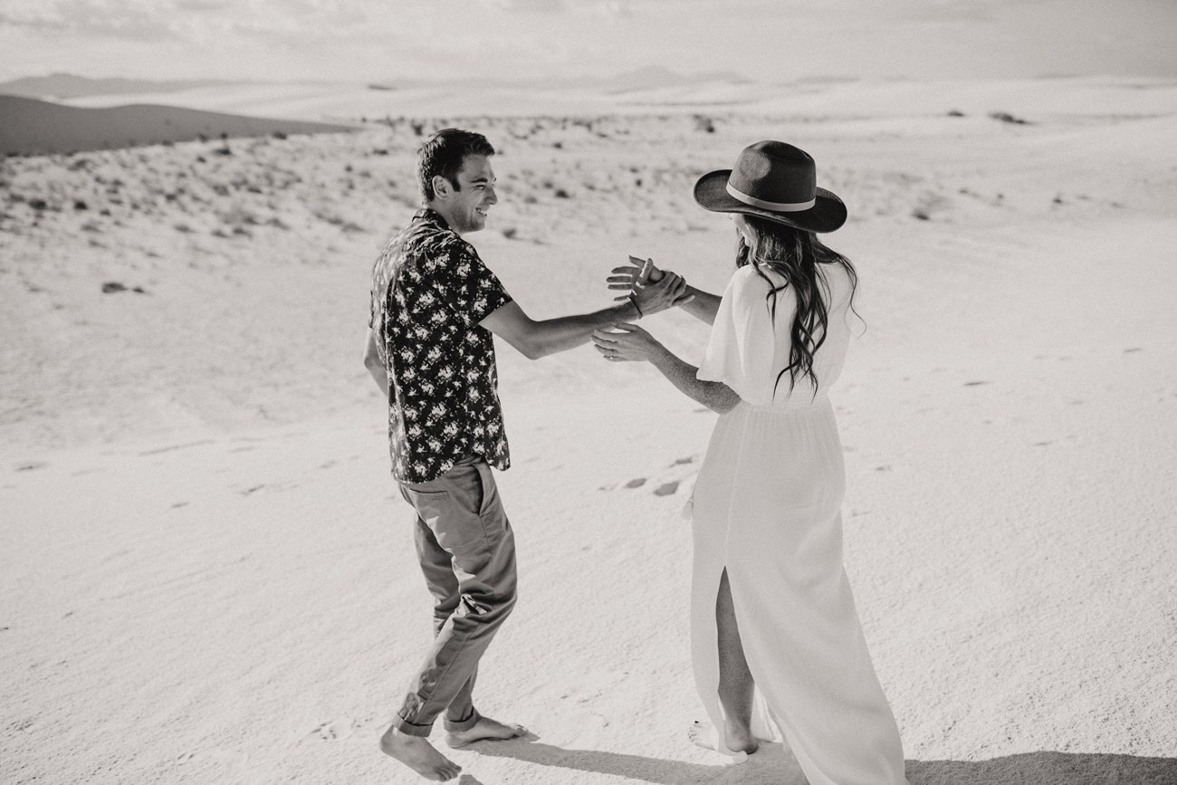 WhiteSandDunesEngagement_5.jpg