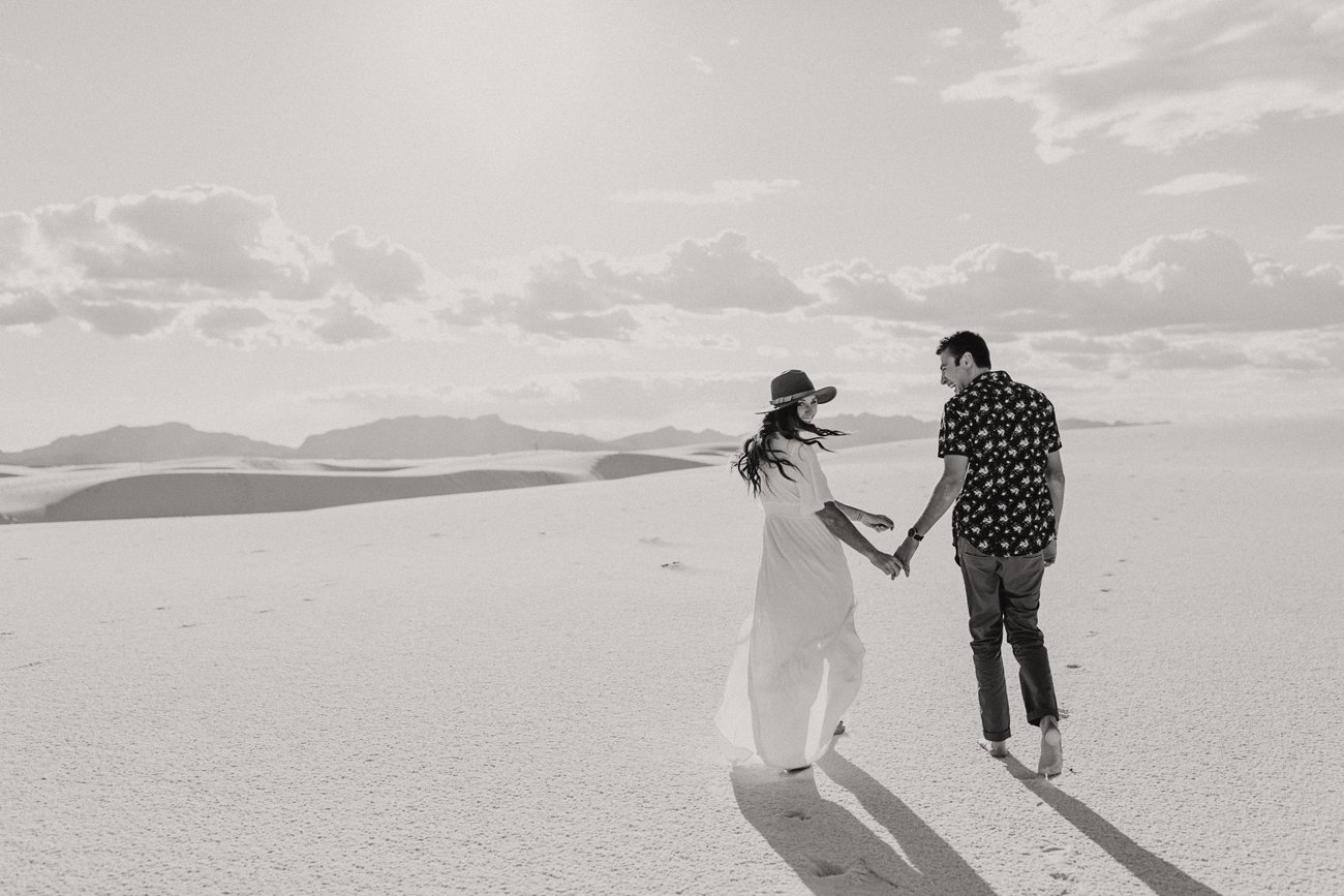 WhiteSandDunesEngagement_6.jpg