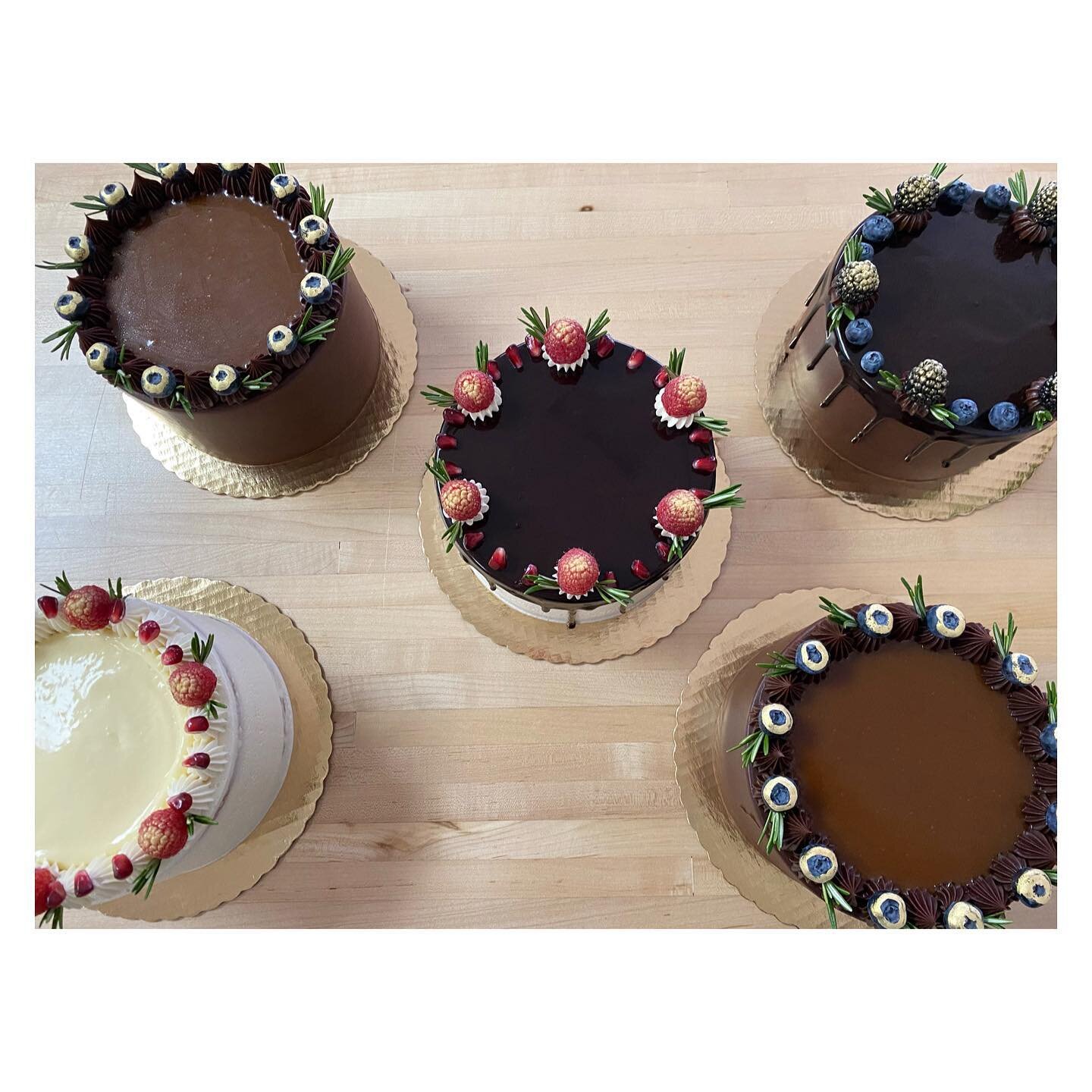 Lots of chocolate making its way to @grapesandgourmetri for the weekend. Goddess chocolate, salted caramel, chocolate raspberry and lemon raspberry. ✌🏻