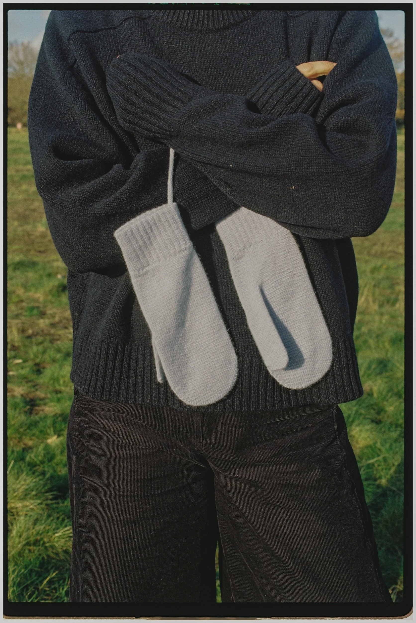 The Invenire Cashmere Corded Mittens in Sky Blue