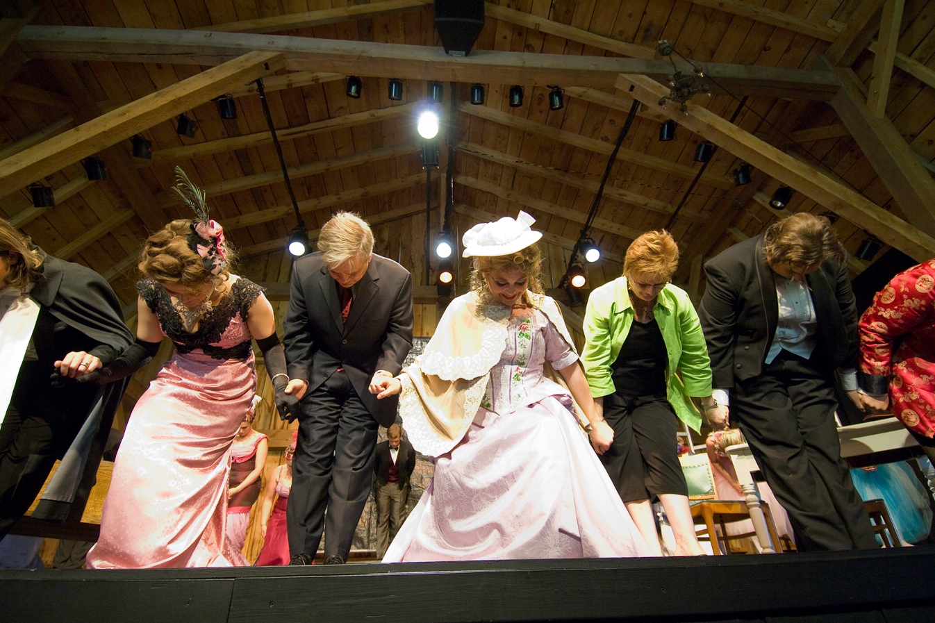 Cast-Bowing-Fledermaus-08-with-Director-emailing-size.jpg