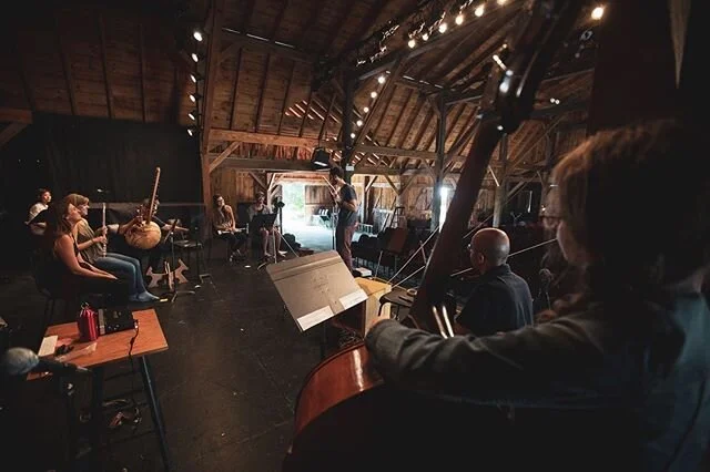 ⏮ Westben Rewind to the inaugural Performer Composer Residency in July of 2018!&nbsp;&nbsp;#tbt ⁣⁣
⁣ ⁣⁣
🎉 Did you attend the first Performer Composer showcase at The Barn? ⁣⁣⁣
⁣⁣⁣
🙊 Only 10 days to go until the first-ever WEEK of online premieres for the 2020 DIGITAL Performer Composer Residency. Are you excited? I'm excited. www.westben.ca/pcr ⁣⁣⁣⁣⁣⁣
⁣⁣⁣
📸: @__sdg__ ⁣⁣⁣⁣⁣⁣ ⁣⁣⁣⁣
⁣⁣⁣⁣
⁣⁣⁣
Every Thursday we reminisce about a concert that has happened at The Barn! #westbenrewind ⁣⁣⁣
⁣⁣⁣
#westbenpcr #discoverwestben @tapestryopera @northumberlandt @banffcentre @calarts @cbc @globalnews @perfectwknds @torontosymphony