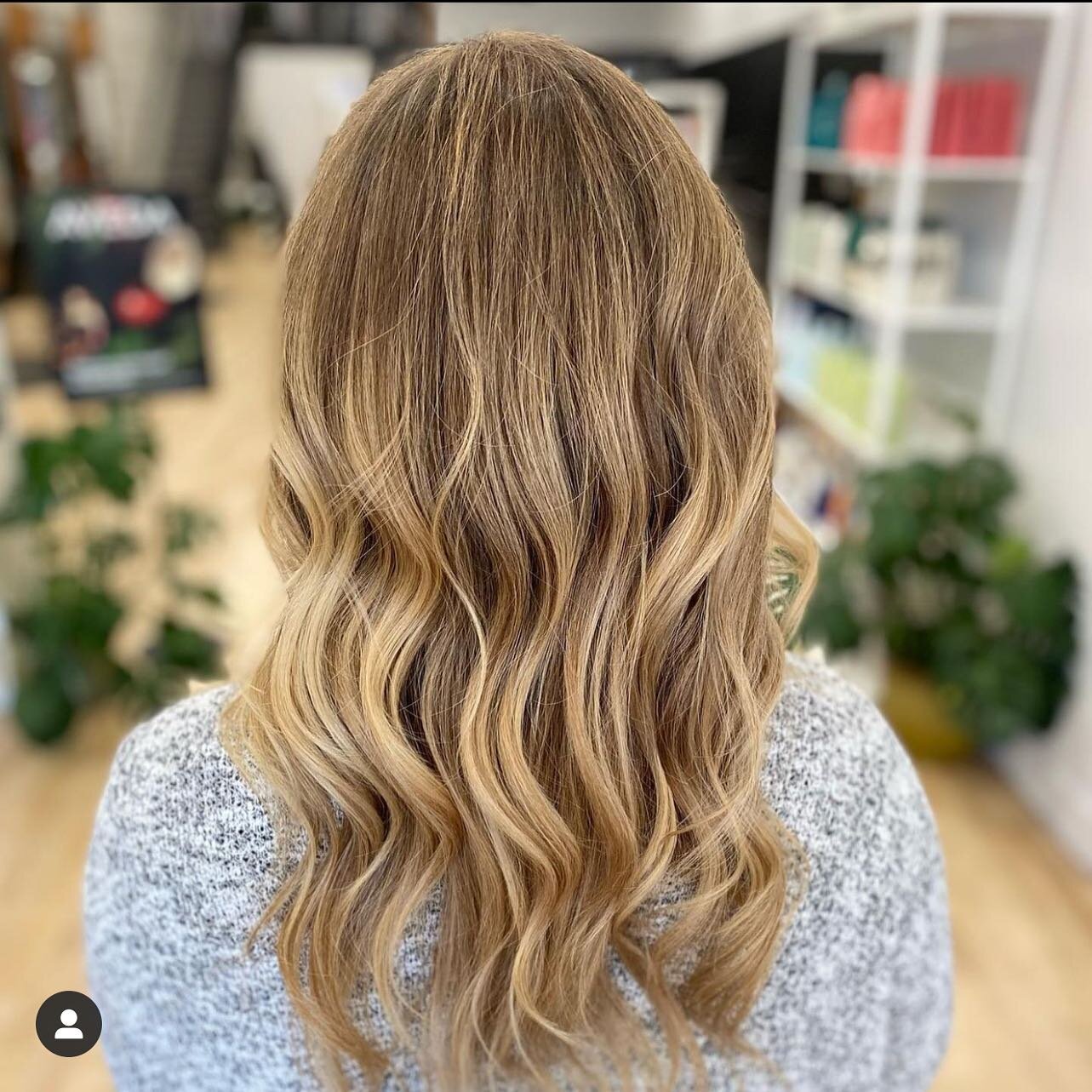 Honey Honey. 🍯 
.
Hair by @veezsteez 
.
#revelstoke #revelstokesalonandspa #revelstokesalon #birchandlacehaircompany #revelstokehairstylist