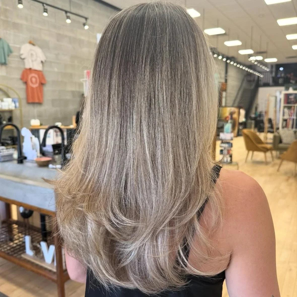 Creamy blonde refresh for fall 💭✨💫

@erikaclare.hair